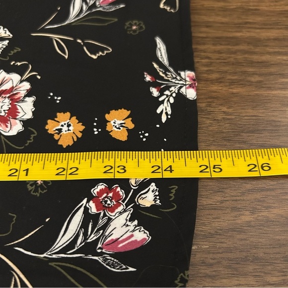 NWT Warehouse one Floral V-Neck Blouse - Black and Multicolor XS - Picture 9 of 11